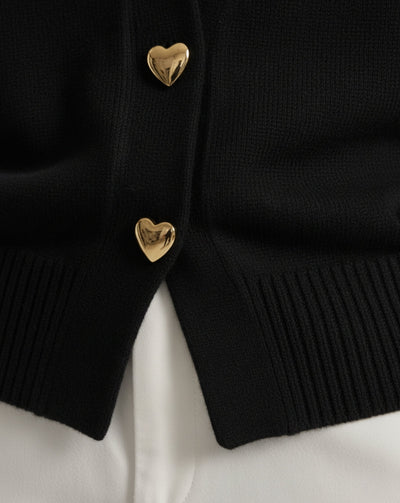 Elegancki wełniany kardigan z guzikami w kształcie serca
