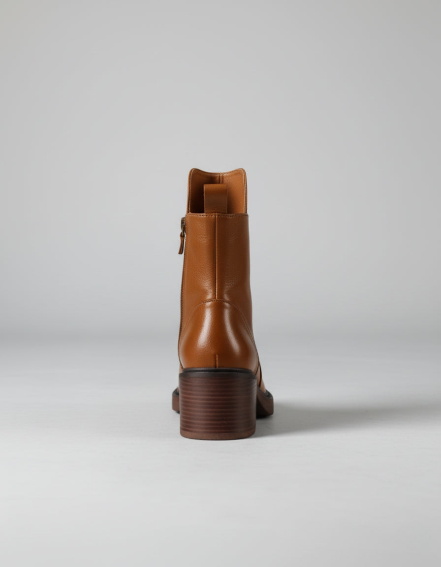 Skórzane botki na obcasie blokowym z zamkiem błyskawicznym