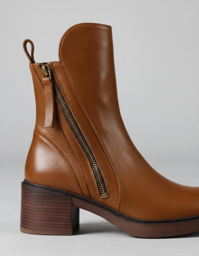 Skórzane botki na obcasie blokowym z zamkiem błyskawicznym