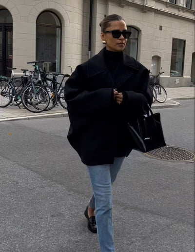 Elegancki, oversize'owy wełniany płaszcz