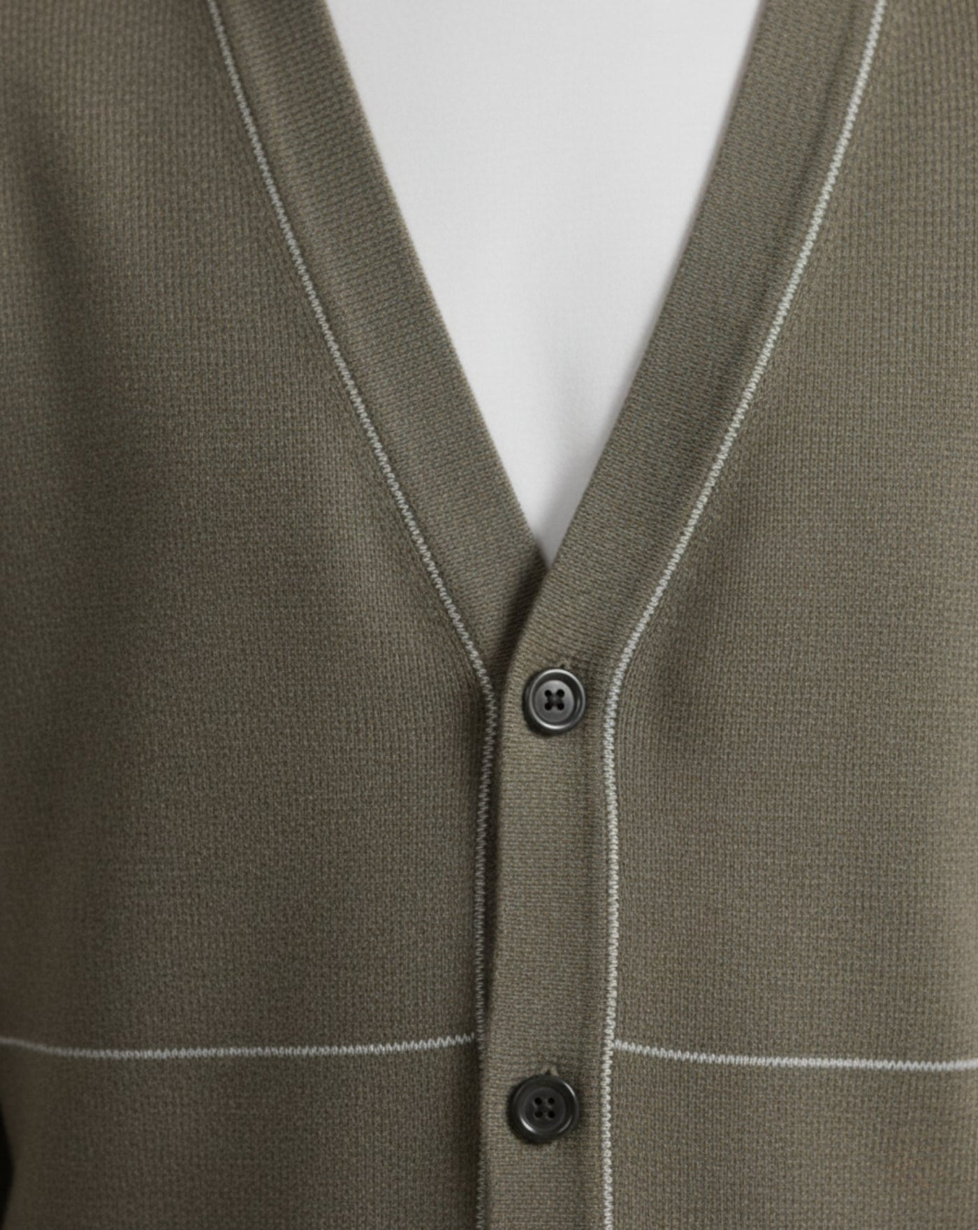 Elegancki dzianinowy kardigan z guzikami