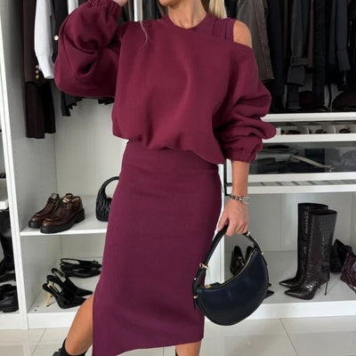 Dwuczęściowy komplet damski składający się z bluzy i sukienki bez rękawów