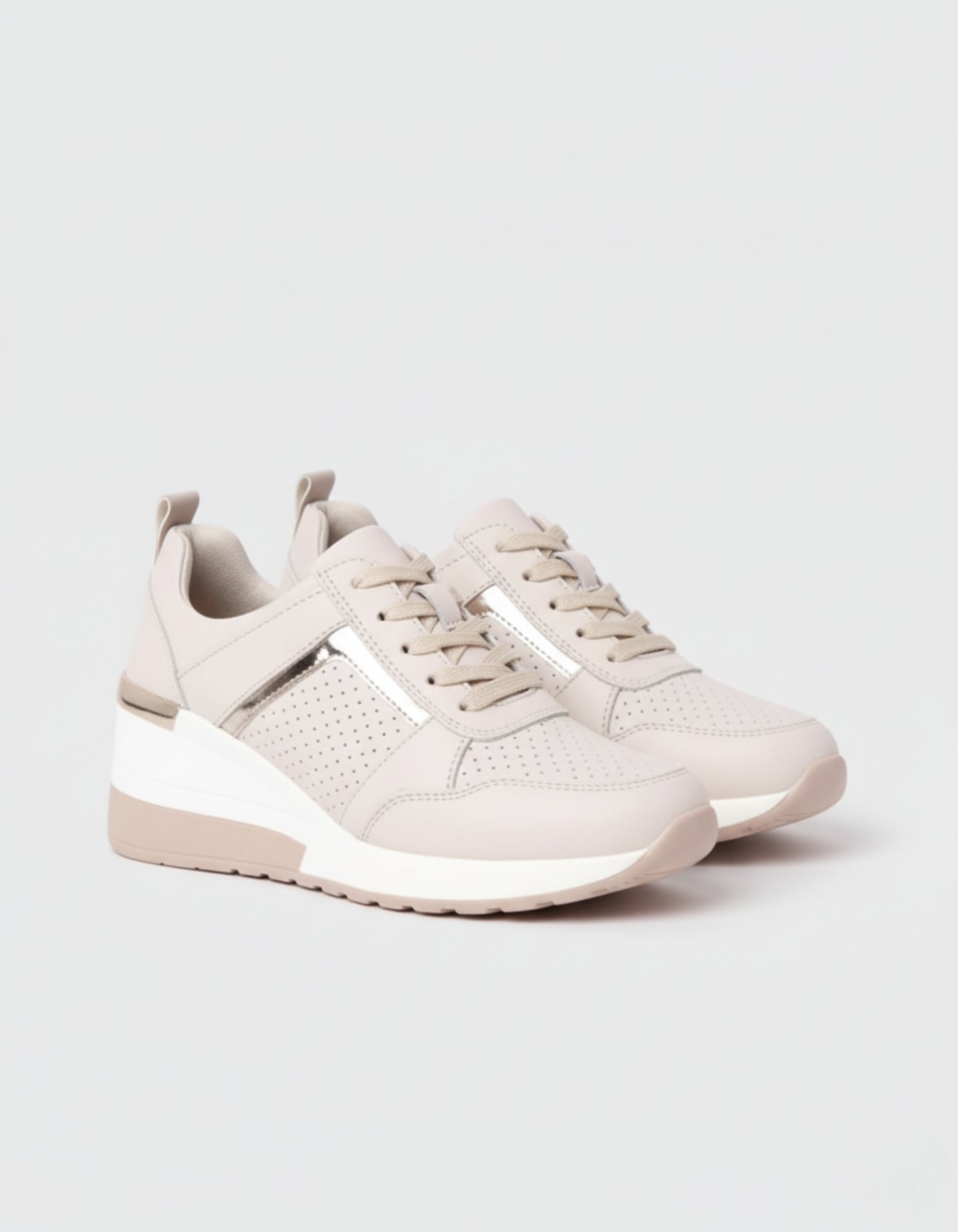 Eleganckie buty na koturnie