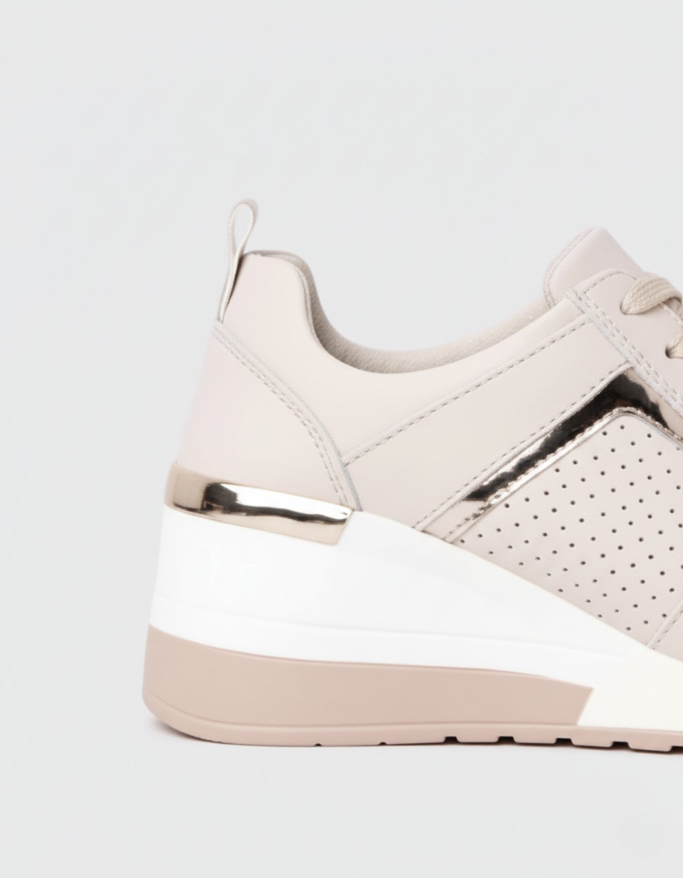 Eleganckie buty na koturnie