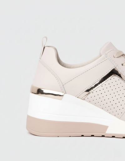 Eleganckie buty na koturnie