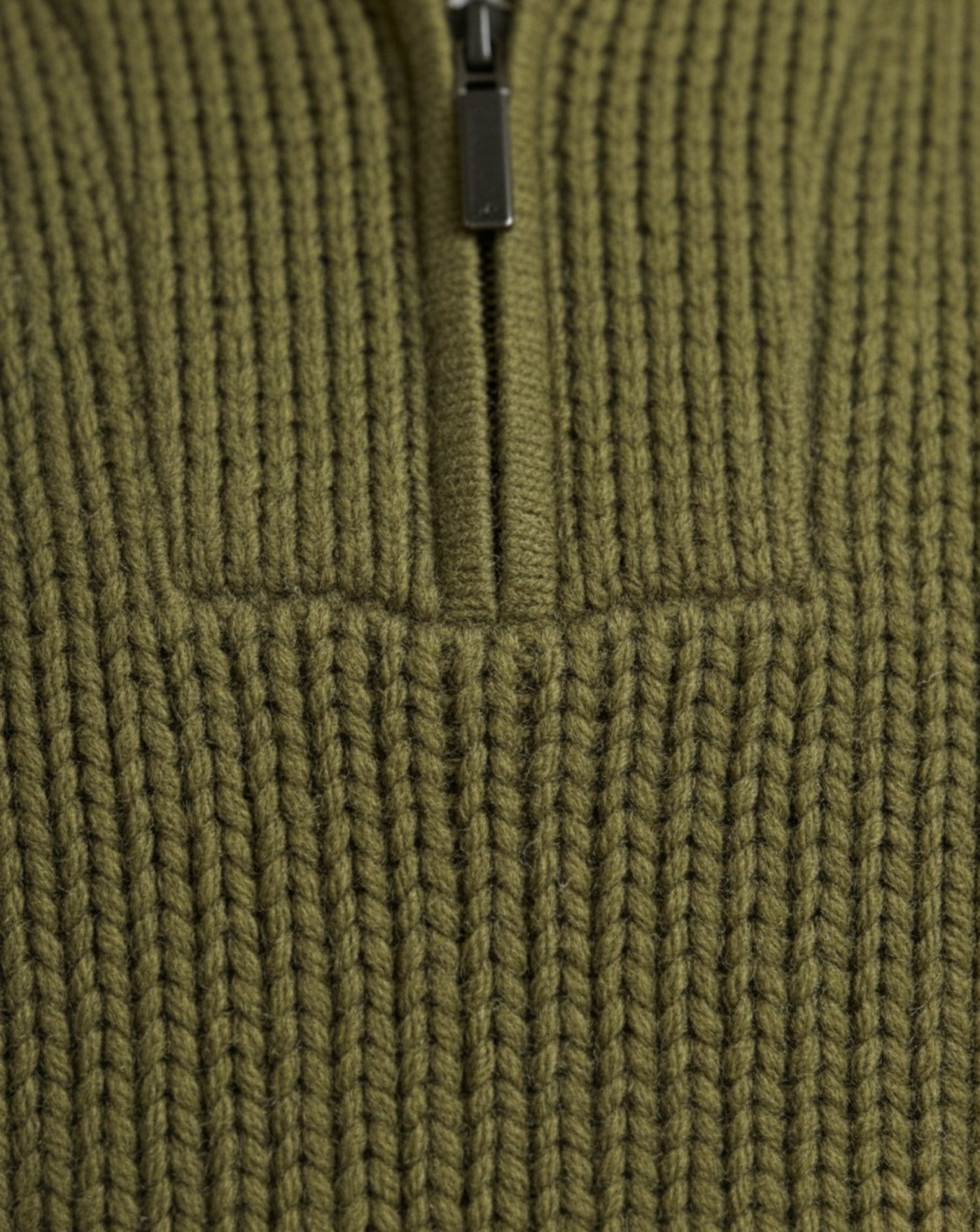 Sweter Heritage z kontrastowym kołnierzykiem i zamkiem błyskawicznym o długości 1/4