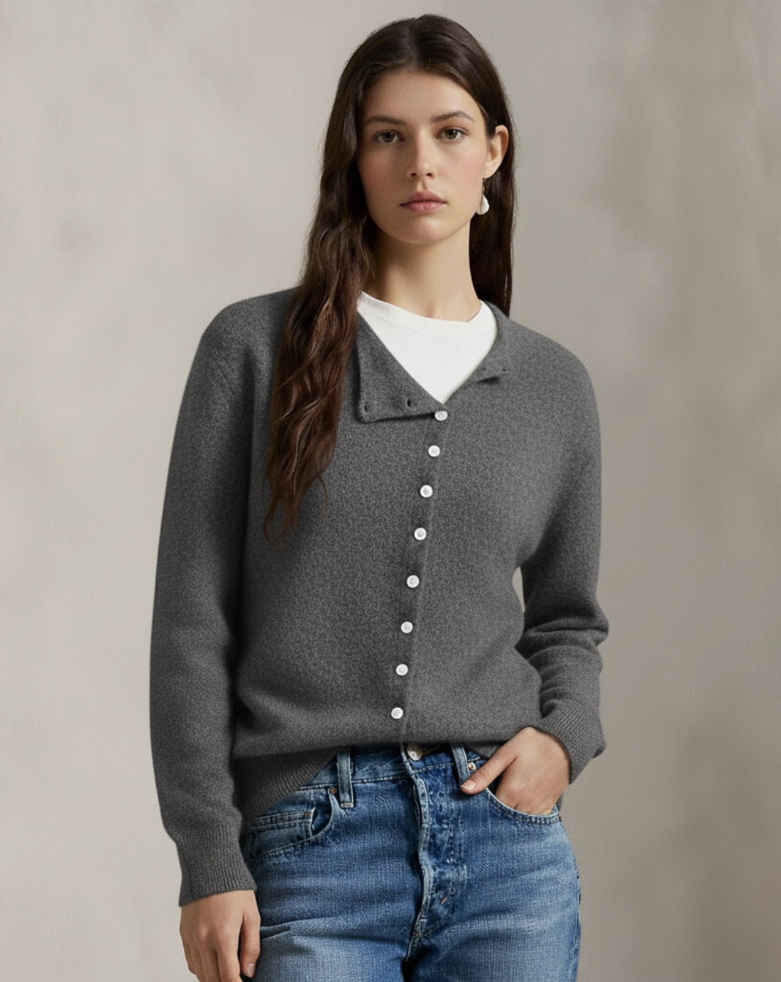 Elegancki wełniany sweter z guzikami