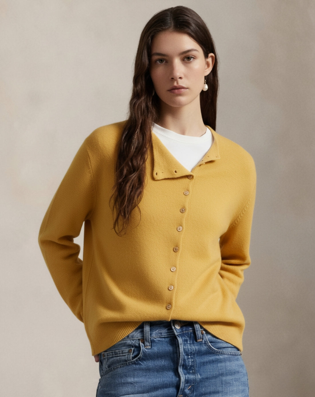 Elegancki wełniany sweter z guzikami