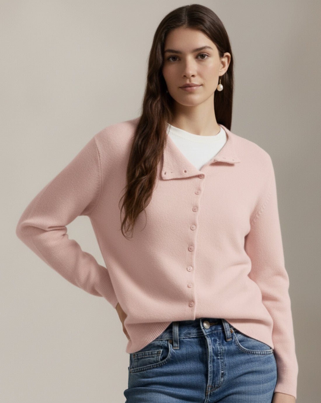 Elegancki wełniany sweter z guzikami