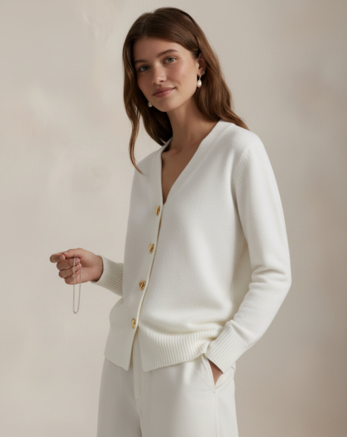 Elegancki wełniany kardigan z guzikami w kształcie serca