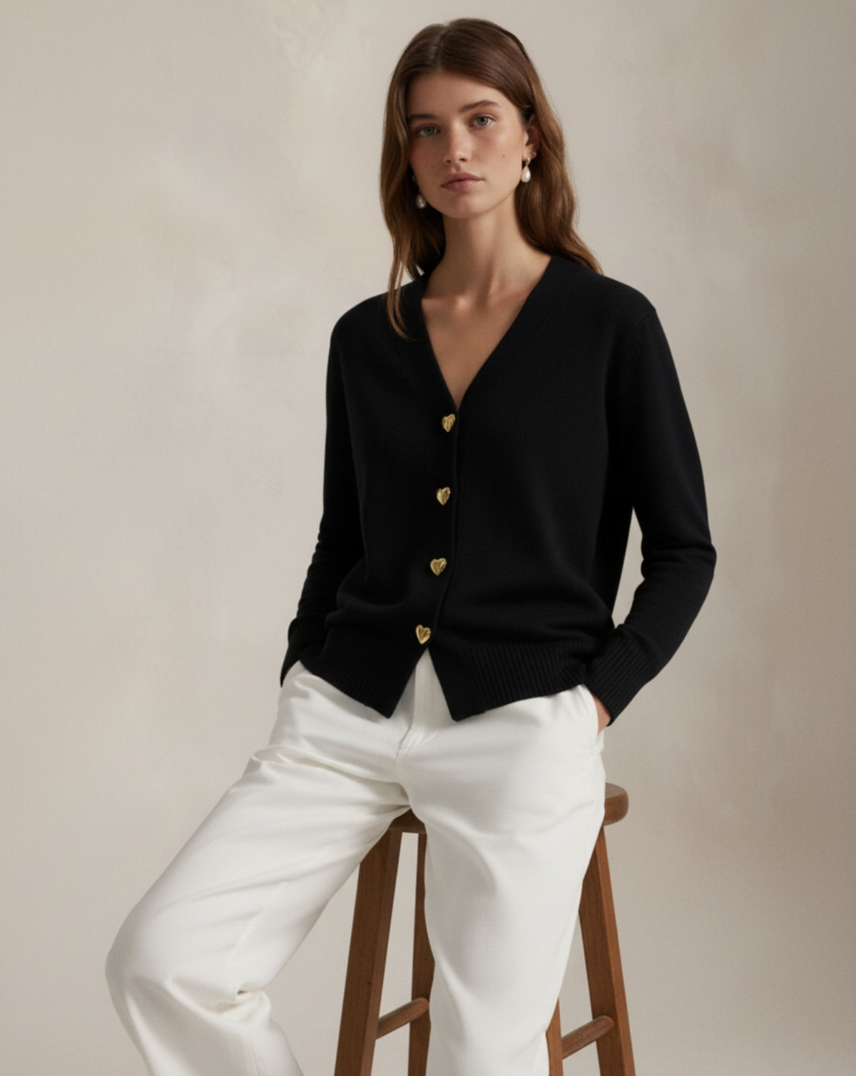 Elegancki wełniany kardigan z guzikami w kształcie serca