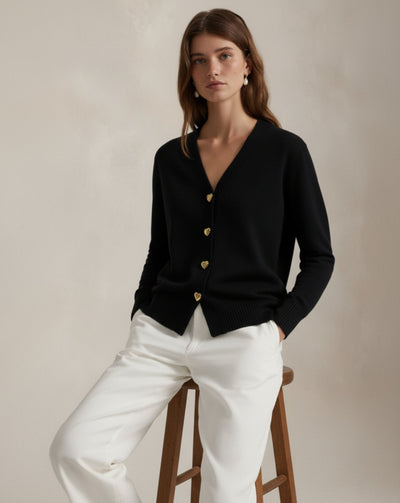 Elegancki wełniany kardigan z guzikami w kształcie serca